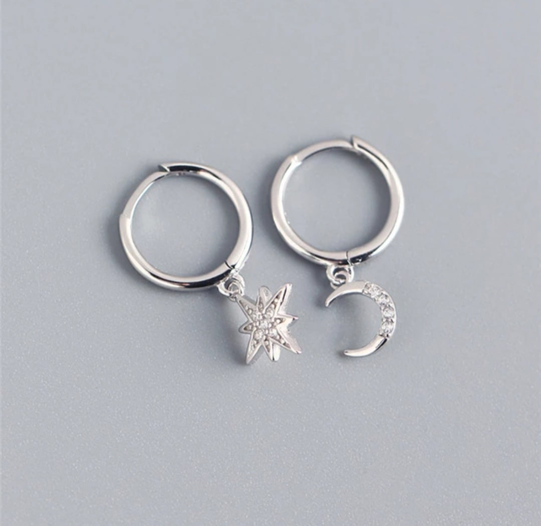 Pendiente estrella y luna plata (mujer)-min Pendiente estrella y luna plata (mujer)-min